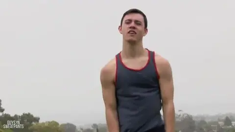 Tío bien dotado revienta un culito apretado