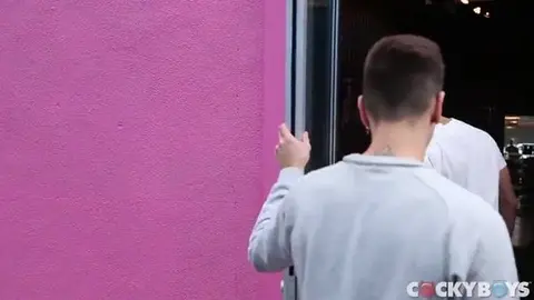 Хардкор с сексуальной моделью