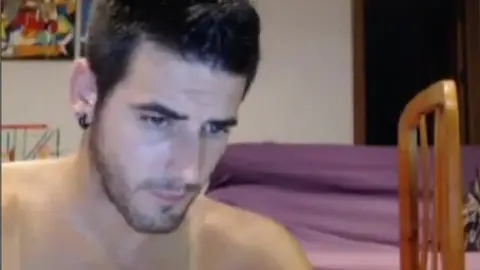 Si fa scopare dal suo fidanzato davanti alla telecamera