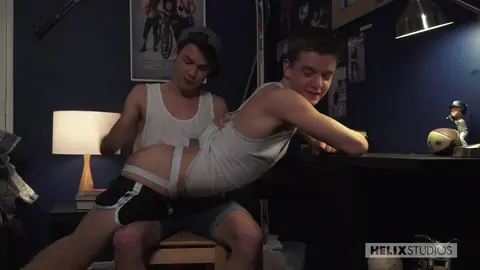 Скейтеру лижут жопу в джоксрапе