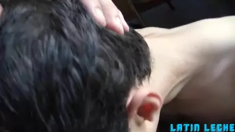 Un giovane mi svuota le palle