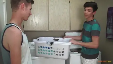 Azotes por ser un chico malo