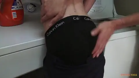 Sculacciata per essere stato un cattivo ragazzo