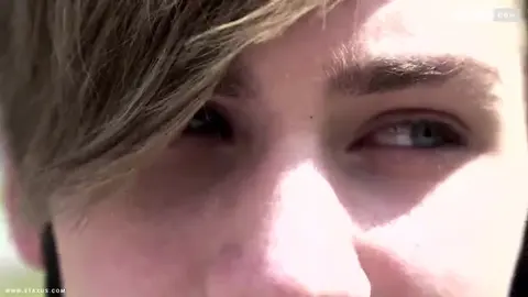 Красивого блондинистого твинка жёстко ебёт здоровый хуй