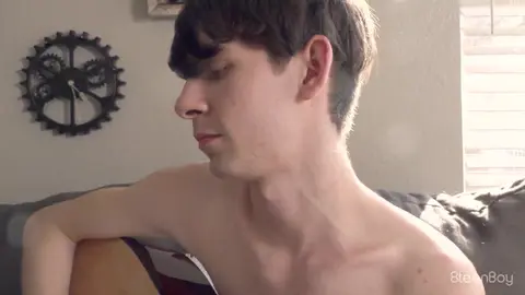 Look-alike twins fuck