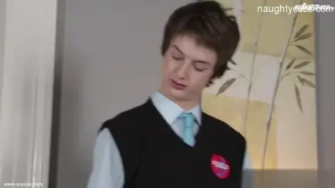 Tiram o uniforme da escola e trepam