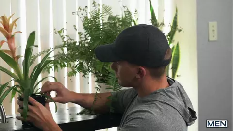 Зелёный палец и большой хуй: Jake Porter ебёт Zander Lane