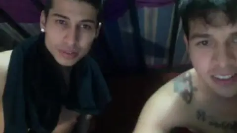 Dois skaters 18+ aprontam na webcam