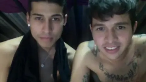Two 18+ skaters get nasty on cam