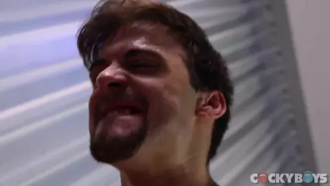 Gabriel Clark scopa duro Asher Hawk