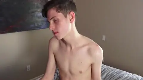 Primo sesso anale con un grosso cazzo — Milo Harper & Riley Finch
