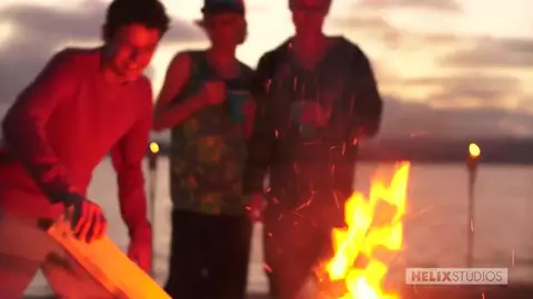 Os salva-vidas estão pegando fogo e fodem forte