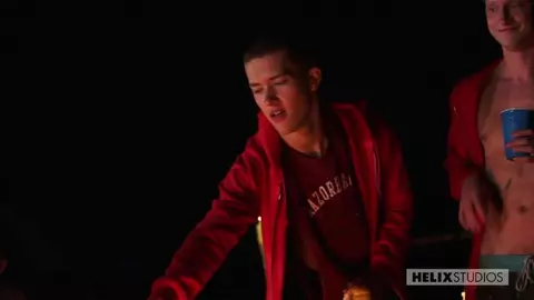 Los socorristas están ardientes y follan duro