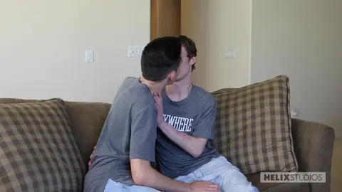 18 Jahre alt und so geil — er wird gefickt