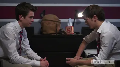 Возбуждённый студент жёстко трахается