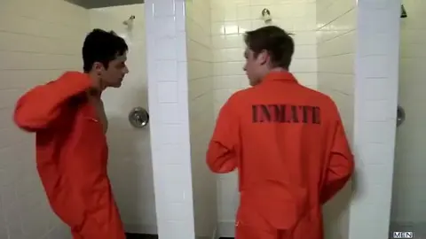 Johnny Rapid viene scopato forte sotto la doccia