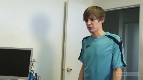 Тренер Джонс трахает Кайла — HelixStudio