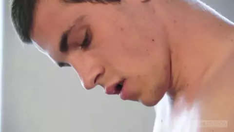 Квартирант расплачивается телом