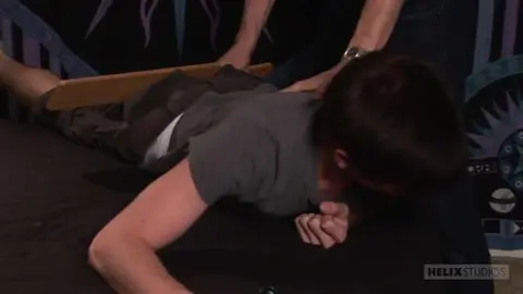 Jeff azota a Christian