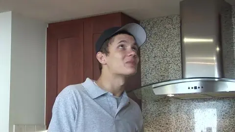 Дворник трахается с молодым богачом