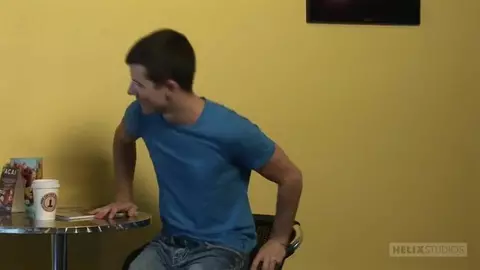 Una sveltina nel bagno di un ristorante