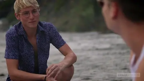 Dopo la spiaggia, i loro corpi ardenti si intrecciano