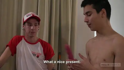 Соблазнён татуированным мачо