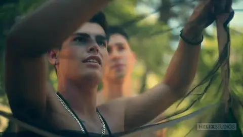 Threesome tra amici al campeggio