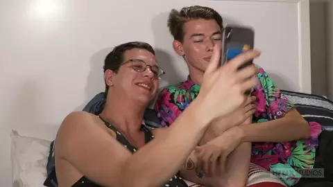 Fa cornuto il suo uomo con il suo migliore amico