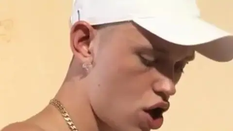 En Londres, los tíos bien dotados follan duro