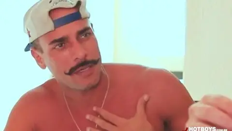 Сосёт другу под столом перед семьёй