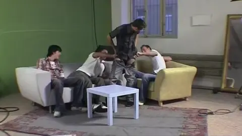 Cuando la sesión de fotos se convierte en un gangbang...