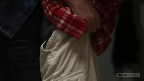 Scopata bareback profonda col coinquilino