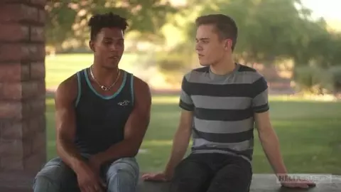 Damien Ellis wird von muskulösem schwarzen Athleten gefickt