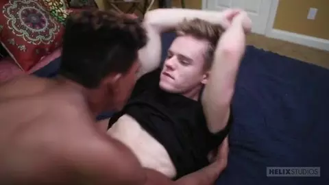 Damien Ellis scopato da un atleta nero muscoloso