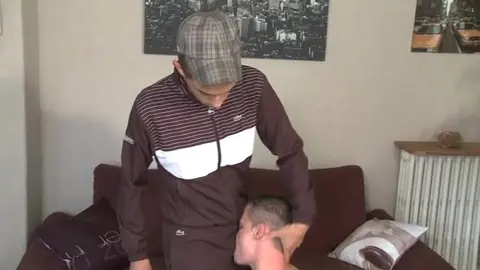 Rebeu dominante mete num novinho francês