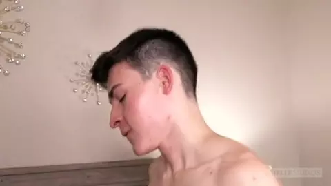 Trevor Harris confiesa sus sentimientos a Devin Holt