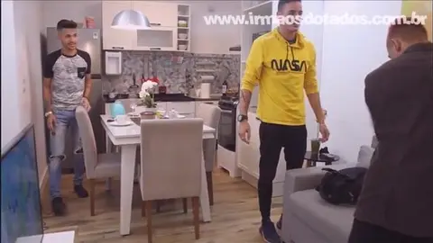 Die Schlampe seiner hetero Cousins