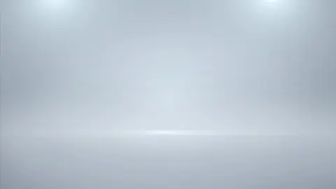 Dopo avergli leccato il buco, scopa il suo ragazzo a pecorina