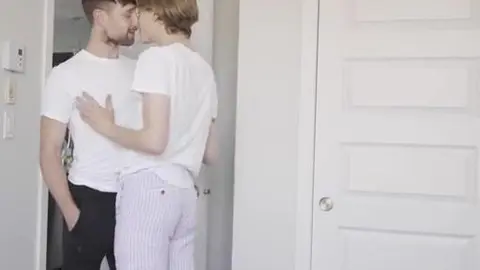 Adrian Hill scopato dal fratellastro Drew Dixon