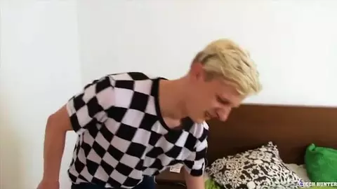 Ofereço dinheiro a um transeunte para fodê-lo