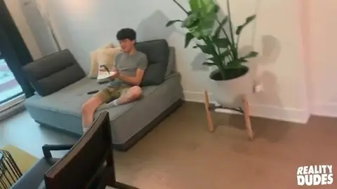 Очень шлюховатый сосед по квартире!