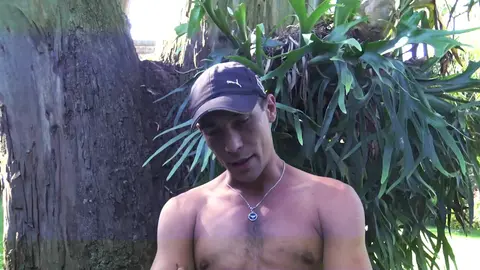 Um latino gostoso com fome de uma boa pica