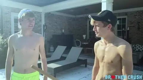 Briga entre irmãos que termina na cama!
