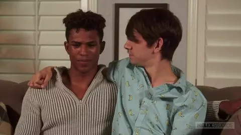 Twink sits on a black hunk’s dick