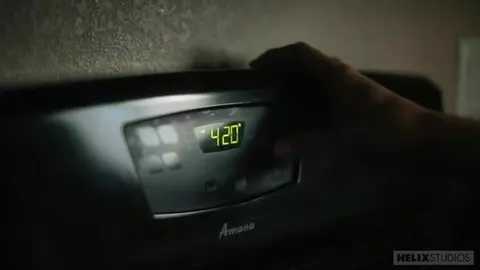 Sesso a tre con i coinquilini