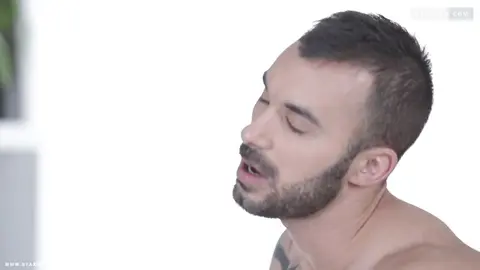 Incrível tripla penetração gay - Alejandro Alvarez, Jace Reed, Johny Cruz & Xavi Duran