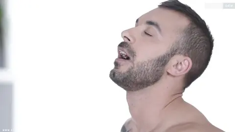 Incredibile tripla penetrazione gay - Alejandro Alvarez, Jace Reed, Johny Cruz & Xavi Duran