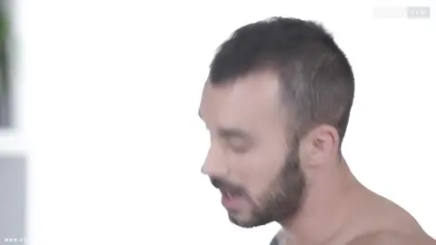 Unglaubliche dreifache Gay-Penetration - Alejandro Alvarez, Jace Reed, Johny Cruz & Xavi Duran