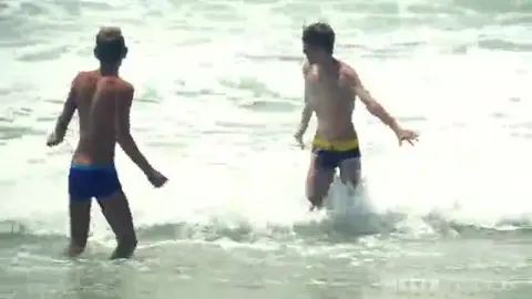 Sexy twinks scopano sulla spiaggia